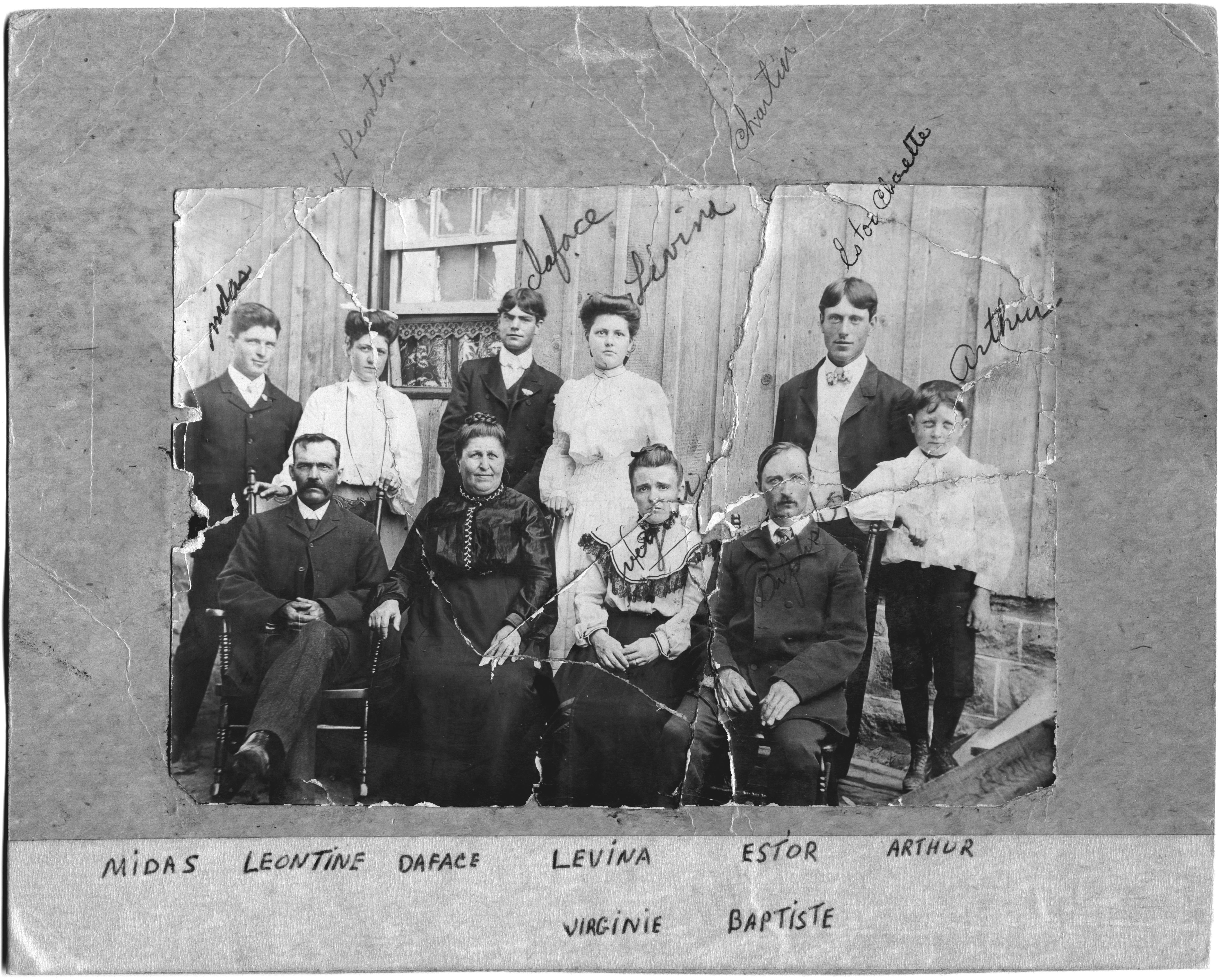 Famille de Adolphe-Delphis Charette, about 1904