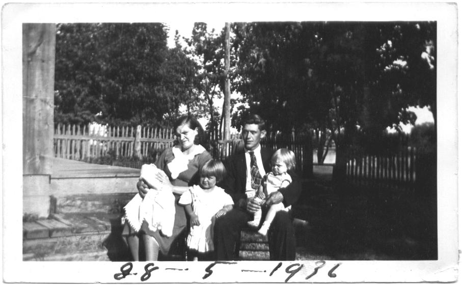 Ivanhoe Charette et famille, 1936